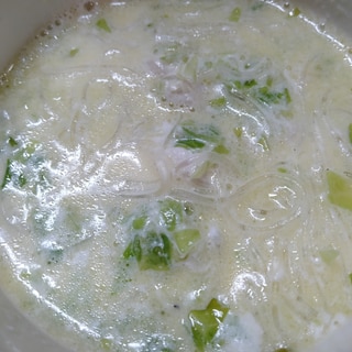 鶏肉キャベツ春雨牛乳スープ